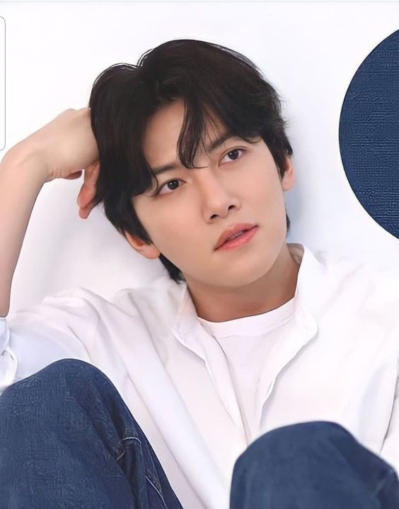 THE HOTTEST KOREAN ACTOR - 2